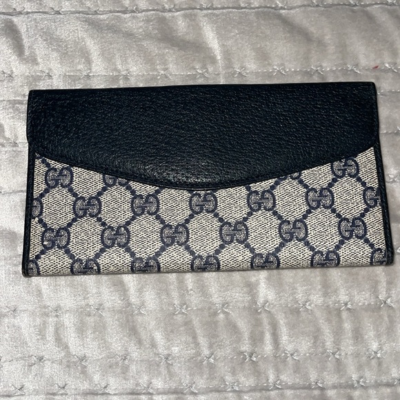 COPY - Authentic preloved Gucci wallet excellent condition navy blue. - Picture 3 of 14